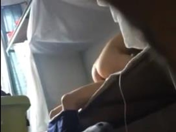 模特自拍_宝妹_自恋的美女对自己的胸疯拍