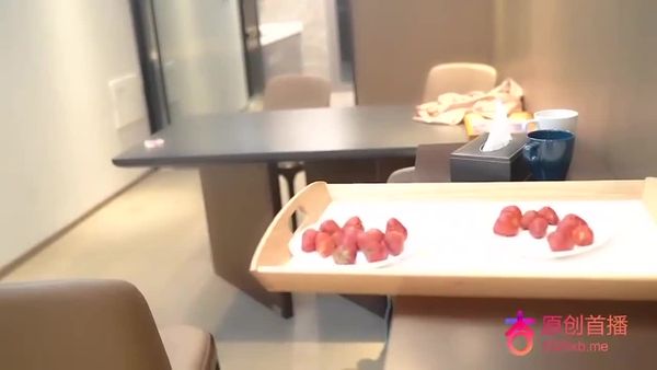 国产AV 杏吧 勾引男友兄弟吃自已的小草莓 腕儿