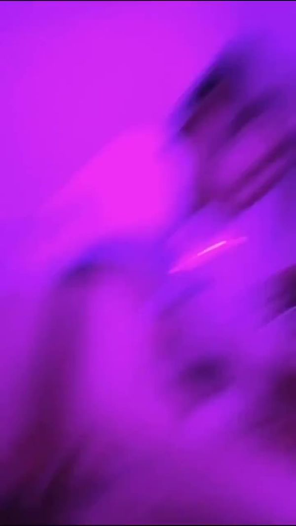 骚浪小空姐与自己男友的兄弟搞上了，还大方对着镜子录影