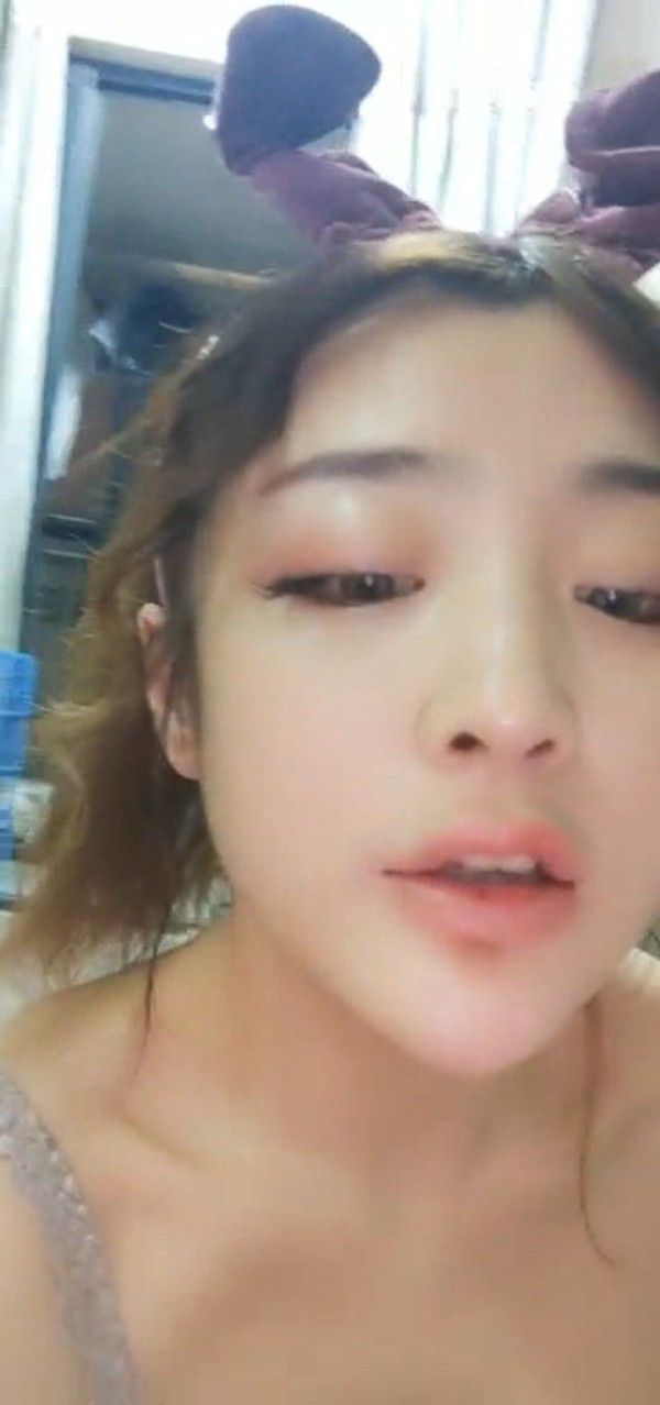 可爱漂亮美女主播穿着网袜大秀操喷2