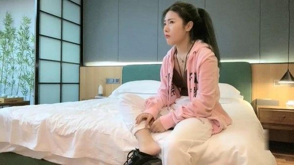 草莓修车— 妹子芳龄十九岁