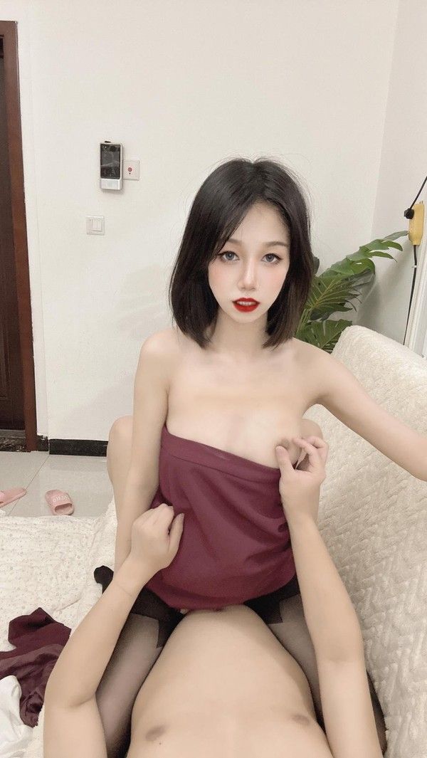 暗恋多年的女神主动骑我身上