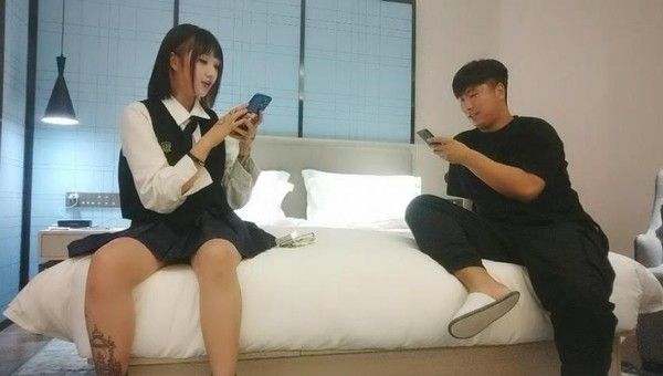 约嫖清纯小妹，jk制服诱惑，脱了衣服也是一个故事满满的女孩